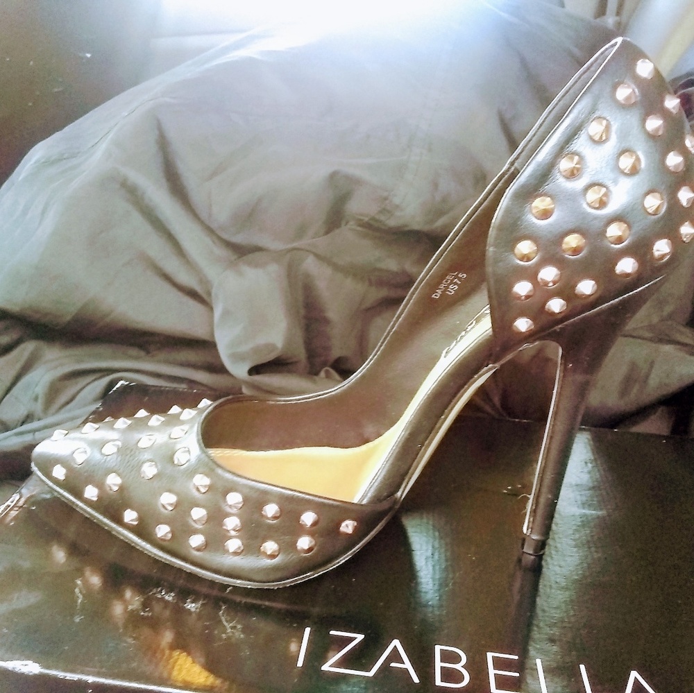 Izabella Rue - Picture 6 of 6